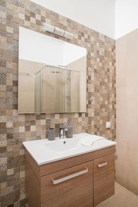 Splendid Full 5Bdr/3Bath/2Kitchens Mansion In Ath Apartment Atena Exterior foto